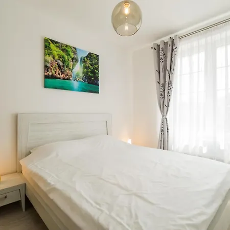 Modern Studio Near Old Town Apartment